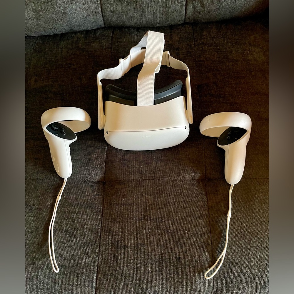 Oculus Quest 2 128GB. NWOT. VR Headset. Virtual Reality. Accessories Included.